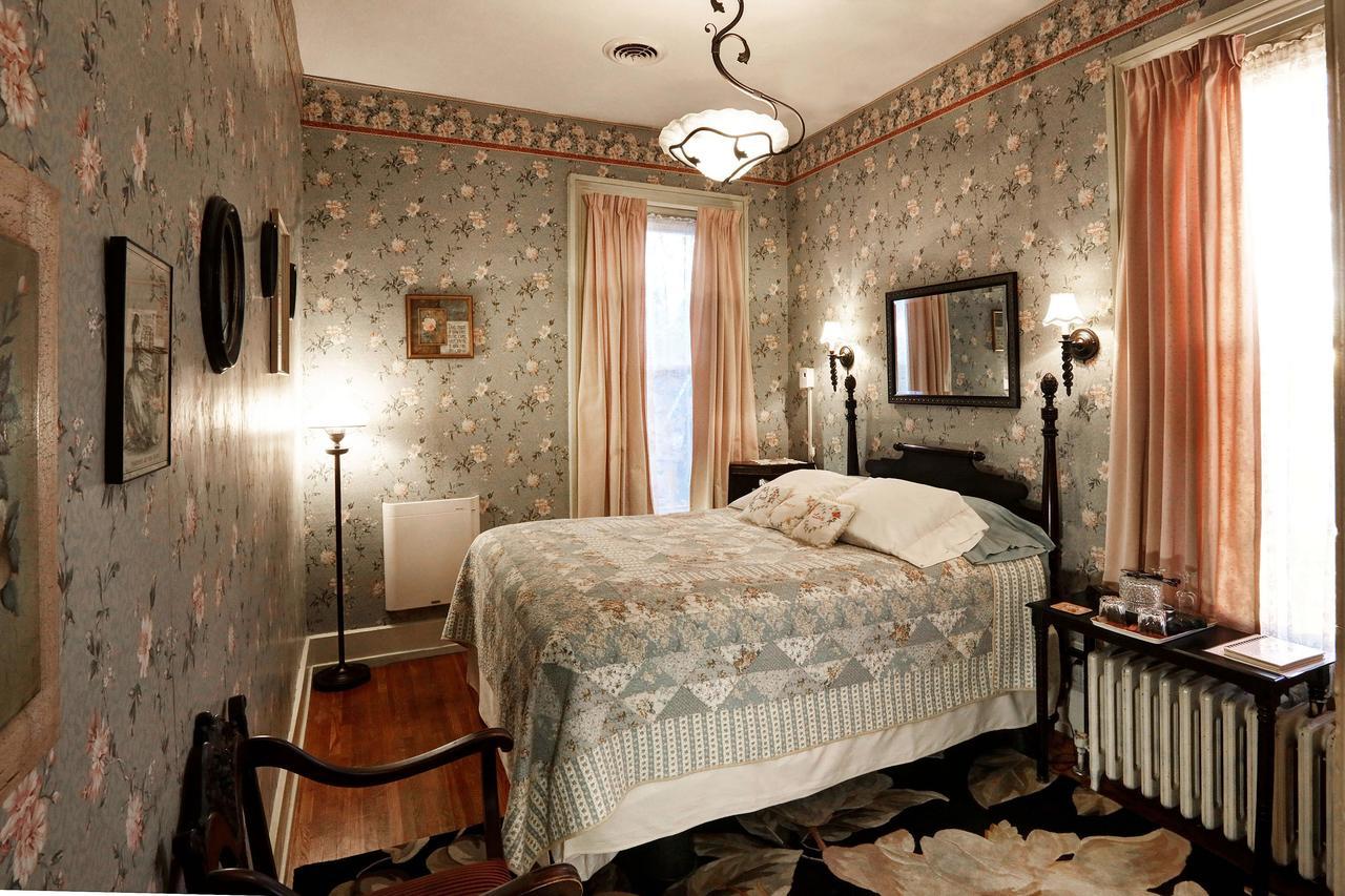 Barrister's 3* Seneca Falls